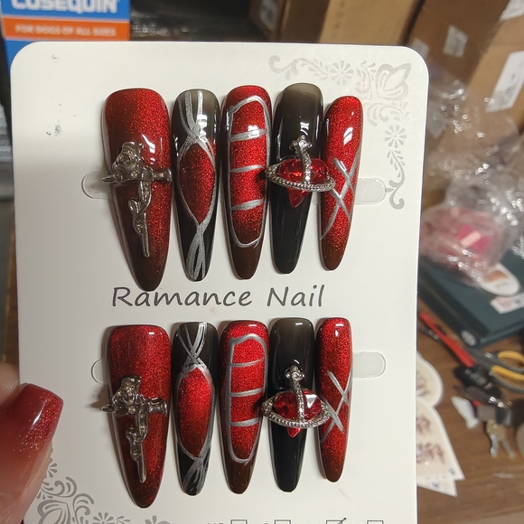 Floral and Glitter Press-On Nail Set - Picture 10 of 16